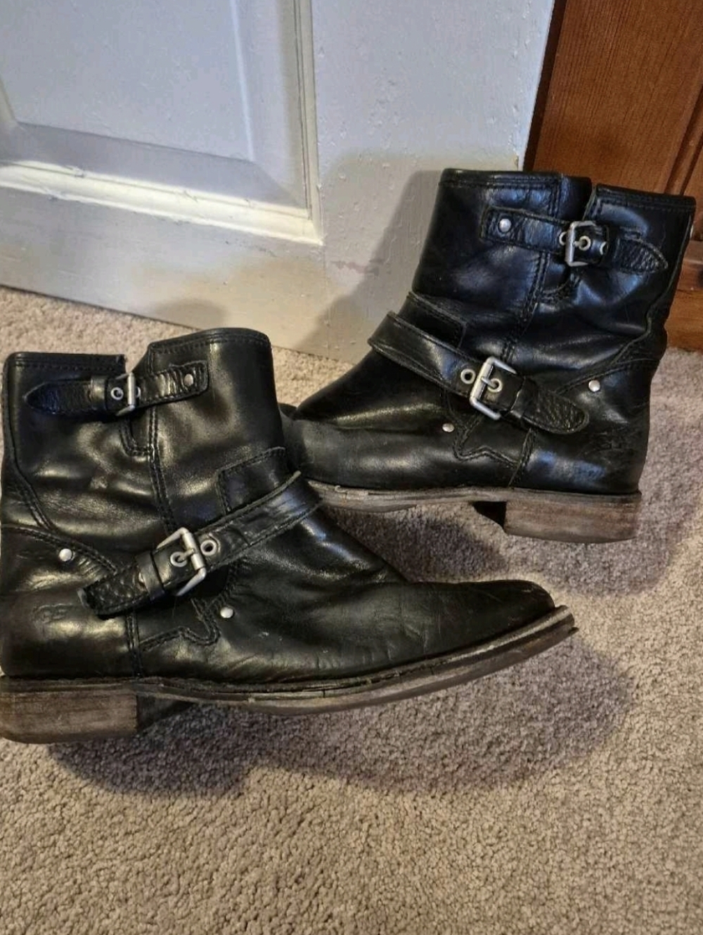 UGG Womens Size 8 1/2 Motorcycle Moto Black Side Zip Boots Used Conditon W/ Wear